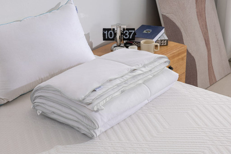 MLILY Super Cooling Duvet alternate lifestyle image