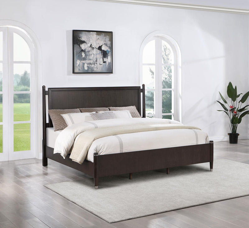 Emberlyn Wood Queen Poster Bed Brown - alternate view