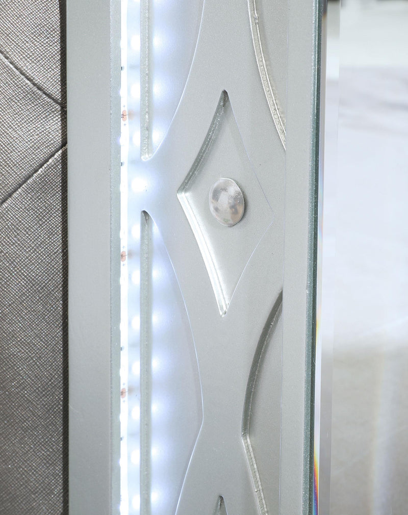Gunnison Wood Queen LED Panel Bed Silver Metallic - detail 5