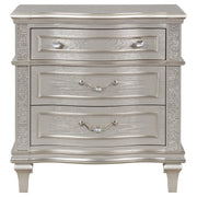 Evangeline 3-drawer Nightstand Silver Oak - detail 3