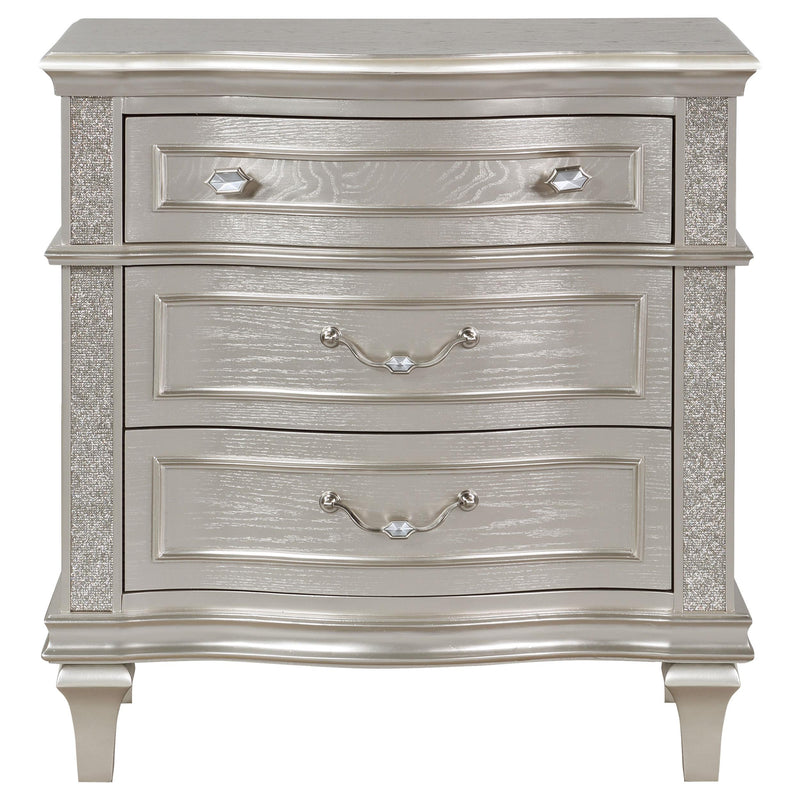 Evangeline 3-drawer Nightstand Silver Oak - detail 3