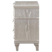 Evangeline 3-drawer Nightstand Silver Oak - detail 5