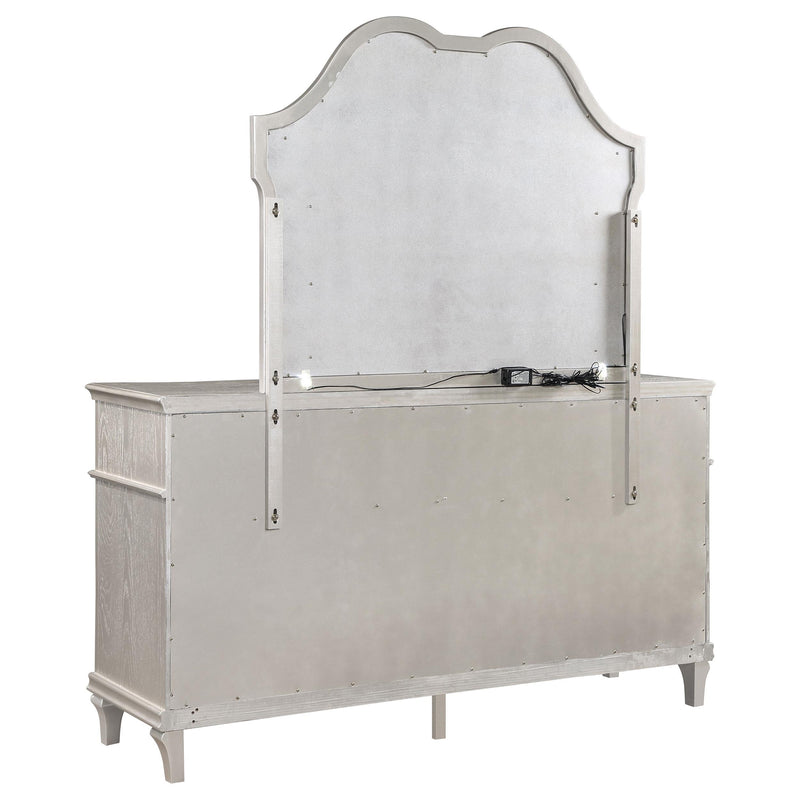 Evangeline 9-drawer Dresser with Mirror Silver Oak - detail 6