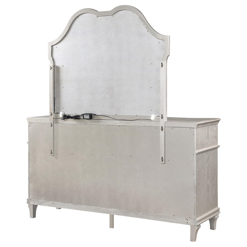 Evangeline 9-drawer Dresser with Mirror Silver Oak - detail 8